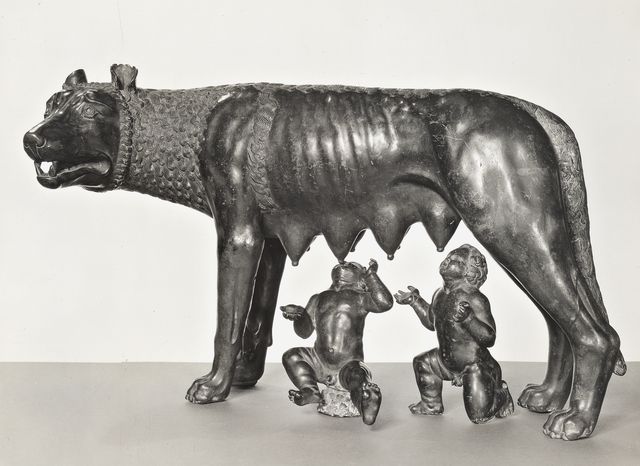 National Gallery of Art, Washington — The Capitoline Wolf Nourishing Romulus and Remus. Sienese, XV Century — insieme